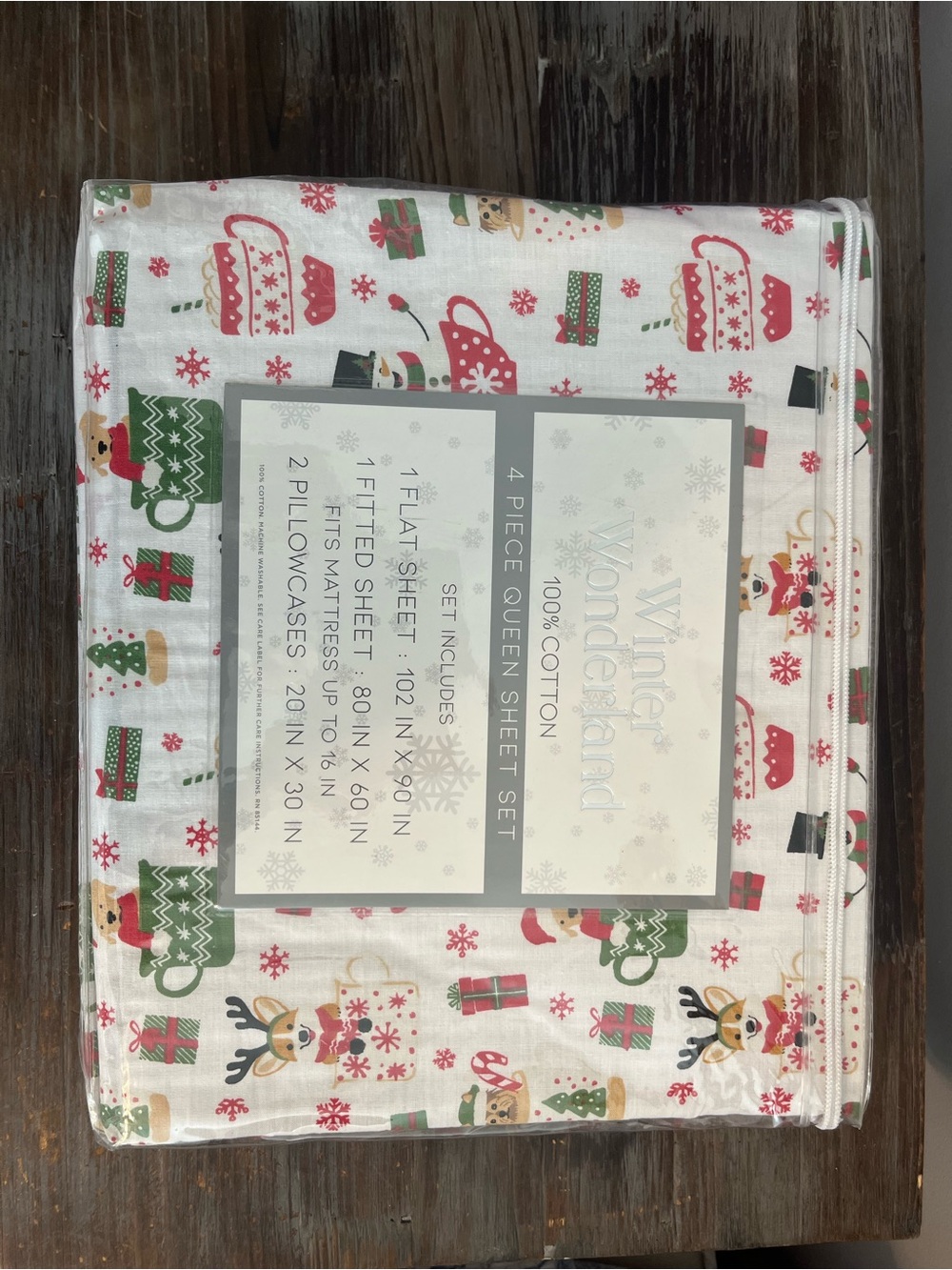 NWT Winter Wonderland Holiday Queen Sheet Set - White with Red & Green Print - Picture 2 of 2